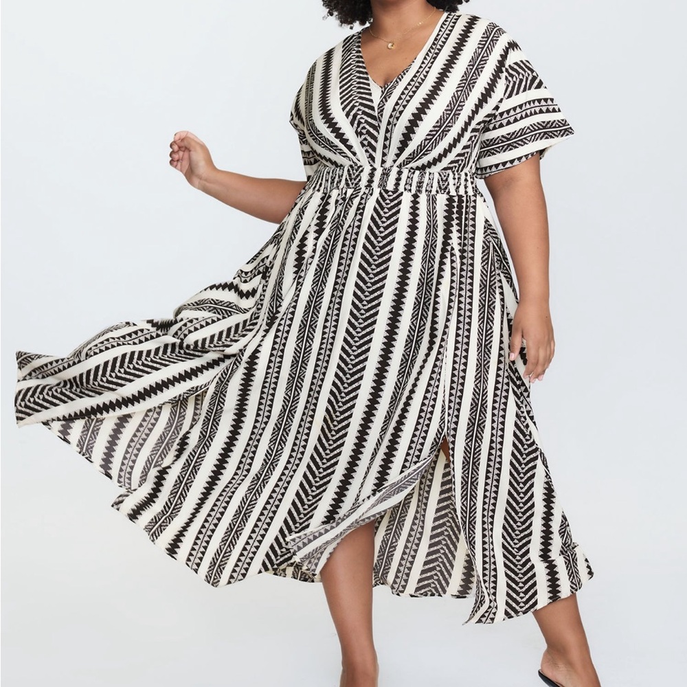 Elegant Black and White Patterned Dress